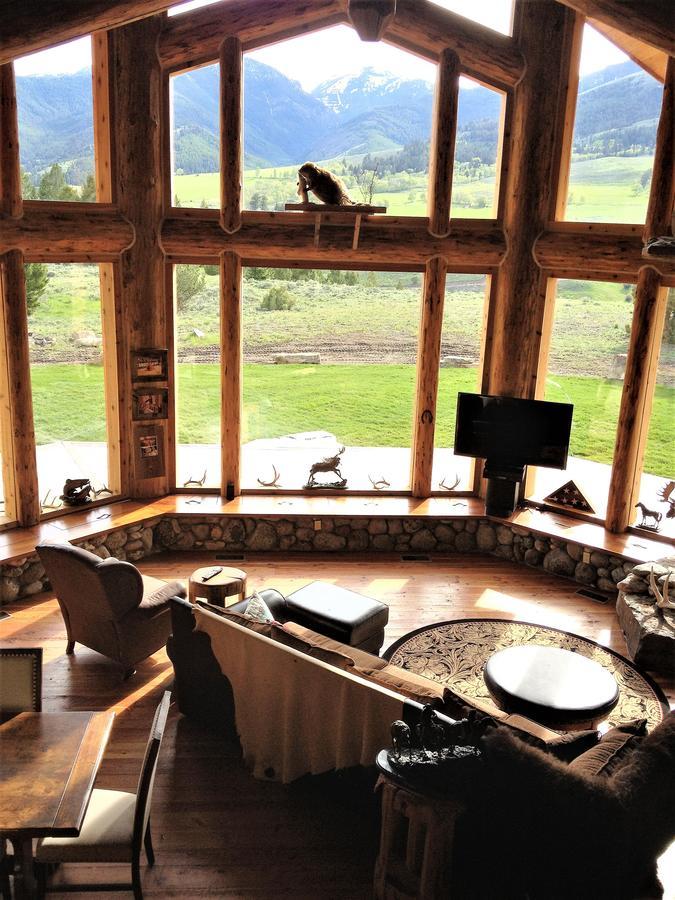 Mcdonald'S Ranch Lodge Gardiner Buitenkant foto