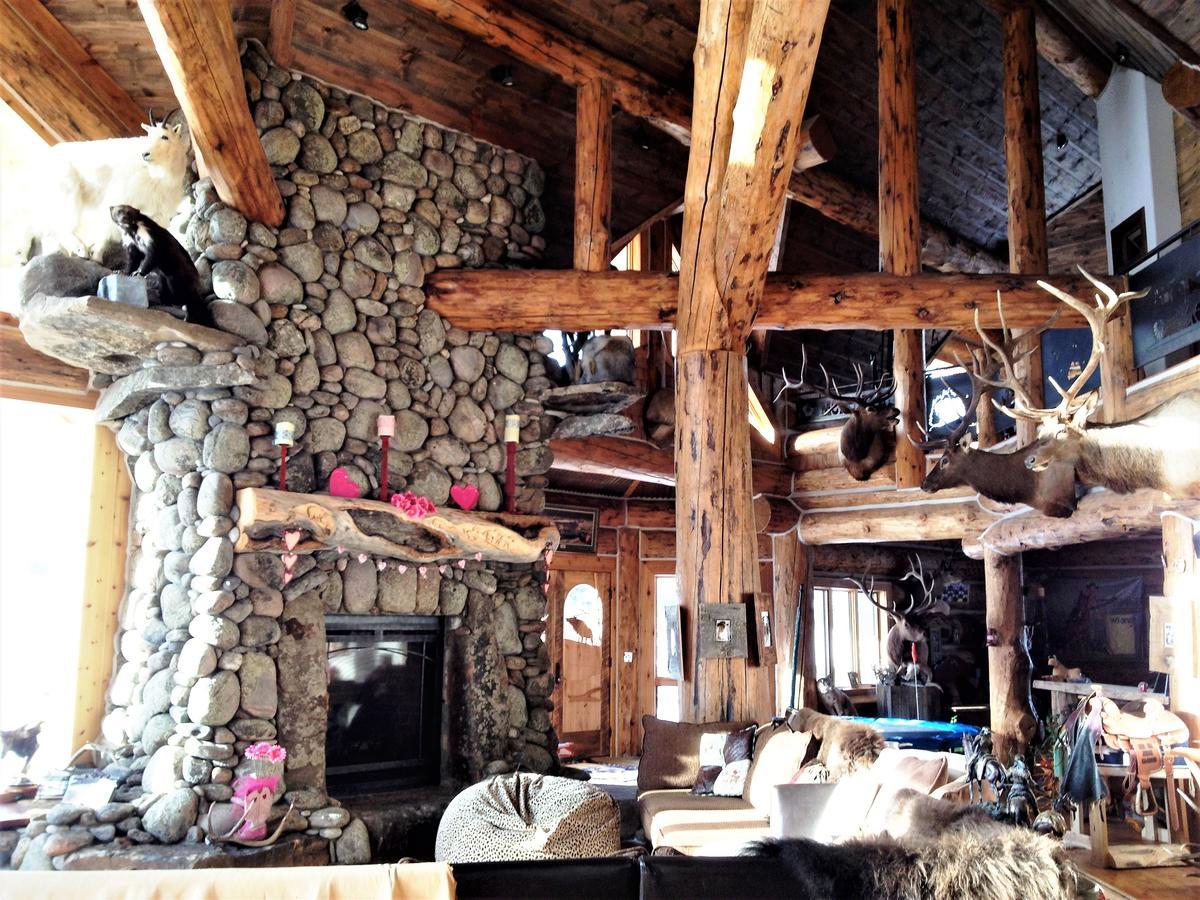 Mcdonald'S Ranch Lodge Gardiner Buitenkant foto