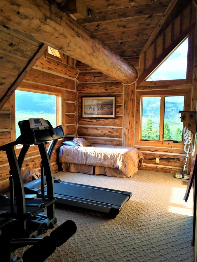 Mcdonald'S Ranch Lodge Gardiner Buitenkant foto