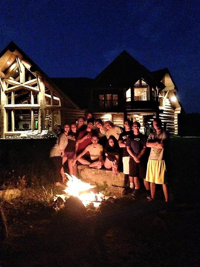 Mcdonald'S Ranch Lodge Gardiner Buitenkant foto