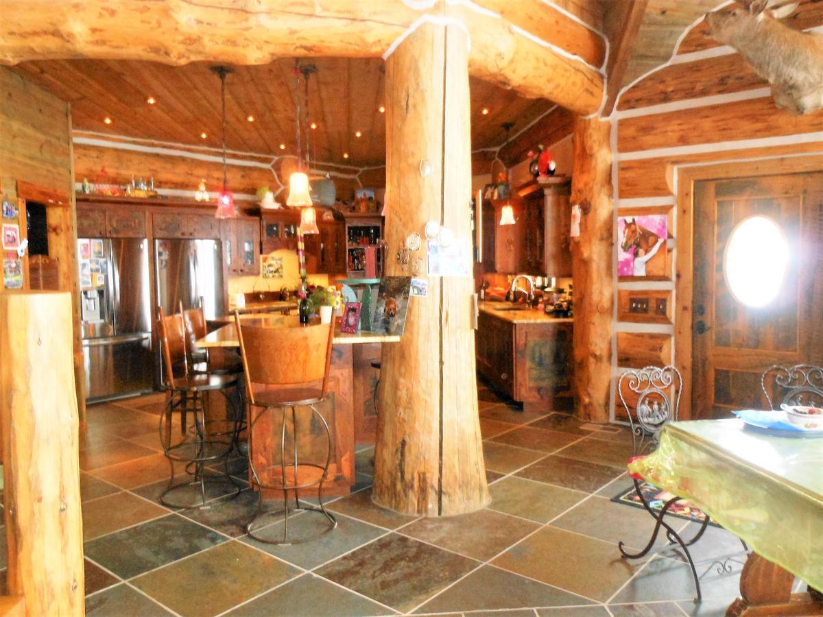 Mcdonald'S Ranch Lodge Gardiner Buitenkant foto