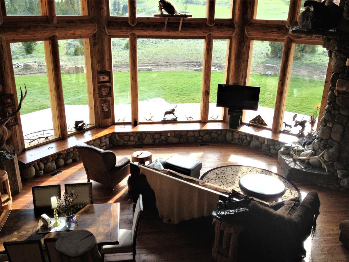 Mcdonald'S Ranch Lodge Gardiner Buitenkant foto