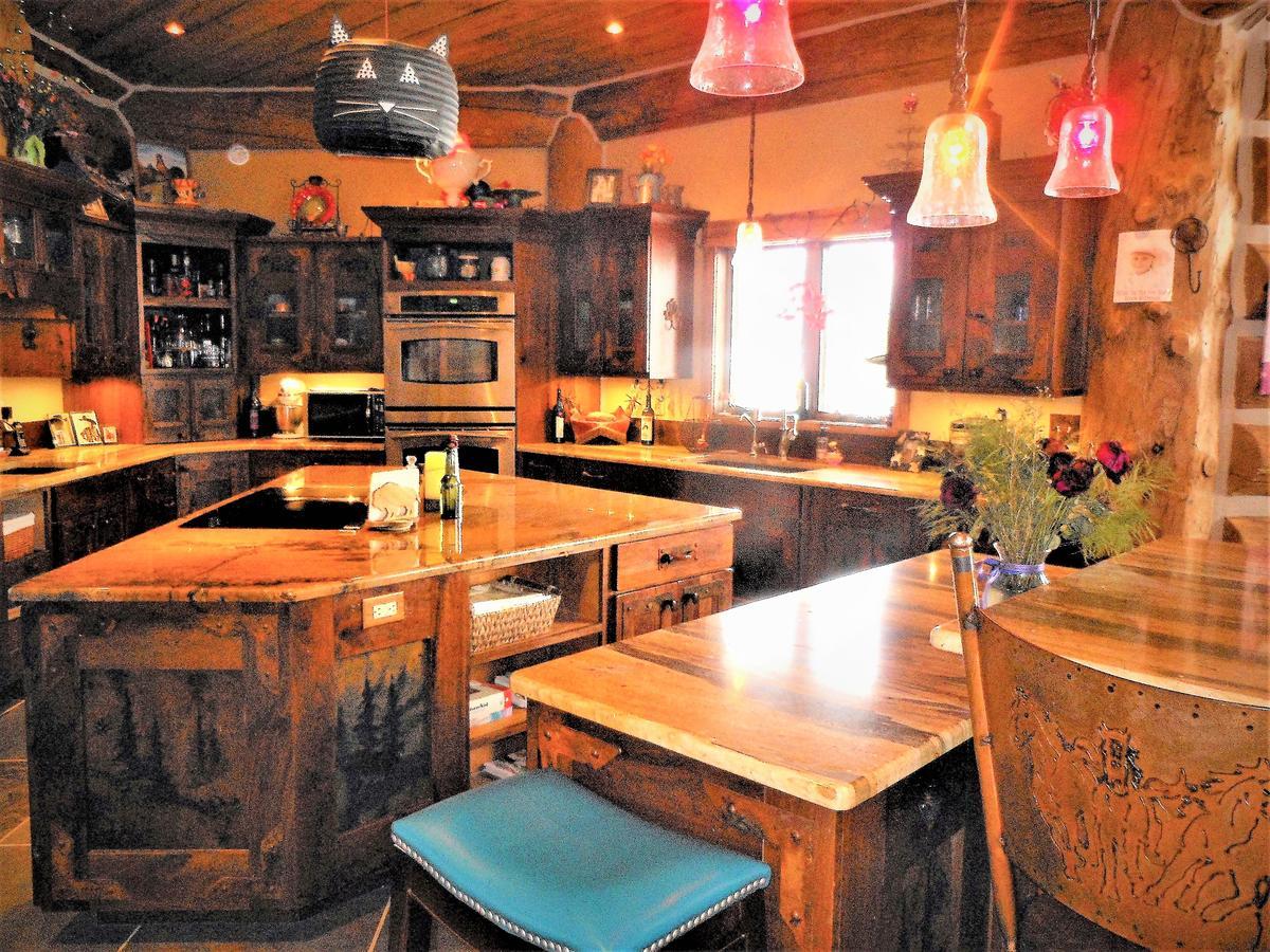 Mcdonald'S Ranch Lodge Gardiner Buitenkant foto